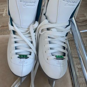 Girls Riedell Emerald size 2